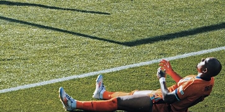 Ужасен старт на Холандија: Мален си даде автогол (ВИДЕО)