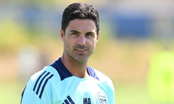 Наместо да бара нов, Артета го фали шпицот што го има: Навистина игра добро