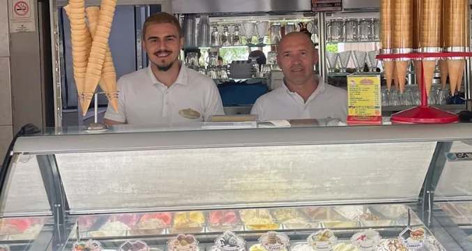 Скромниот Елмас: Заработува многу, но летото „продава“ сладолед во својата слаткара! (ФОТО)