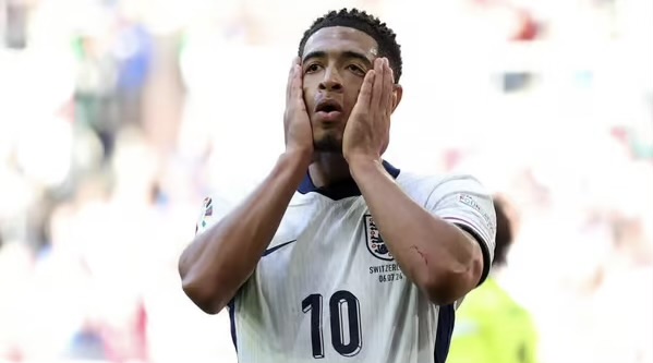 Англија пак одигра просечно полувреме, Швајцарија засега тивка