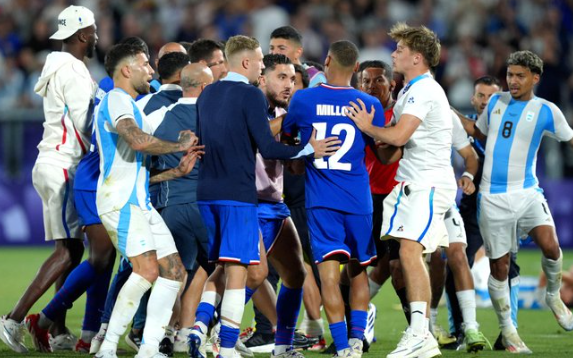 Франција ја исфрли Аргентина од ЛОИ, а потоа следуваше хаос! (ВИДЕО)