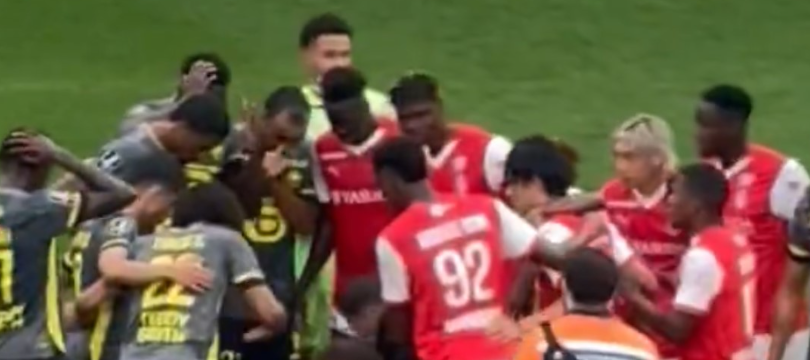 Нова тешка повреда: Играчот на Лил лежеше неподвижен на теренот, играчите се фаќаа за глава! (ВИДЕО)