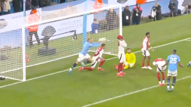 Непотребен потег на Халанд: Го удри Габриел со топката по глава! (ВИДЕО)