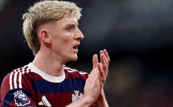 Гордон дојде на тренинг со автомобил кој никој во Англија го нема! (ВИДЕО)