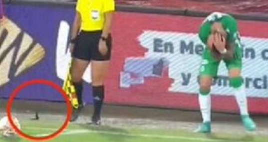 Ужас: Фудбалер погоден со нож во Колумбија (ВИДЕО)