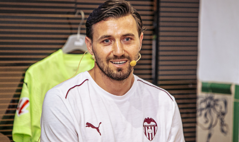 Шпанците зачудени од ситуацијата на Столе: „Најголемото летно засилување седи на клупата“