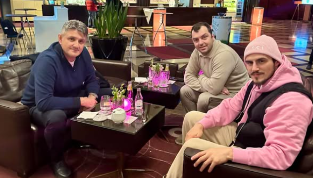 Елмас на маса со легендата Пандев и лидерот Омерагиќ: „Доаѓаат големи работи“ (ФОТО)