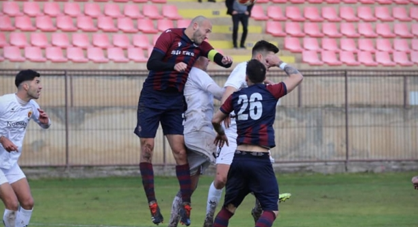 Се дупнала гума на автобусот на Вардар, ќе доцни почетокот на дуелот со Силекс